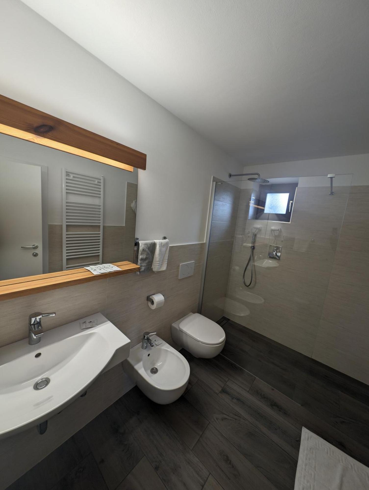 Hotel Eden Guesthouse マルレンゴ エクステリア 写真