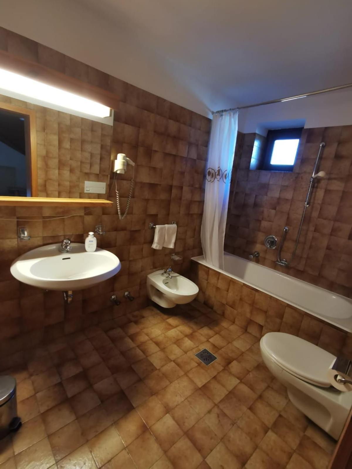 Hotel Eden Guesthouse マルレンゴ エクステリア 写真