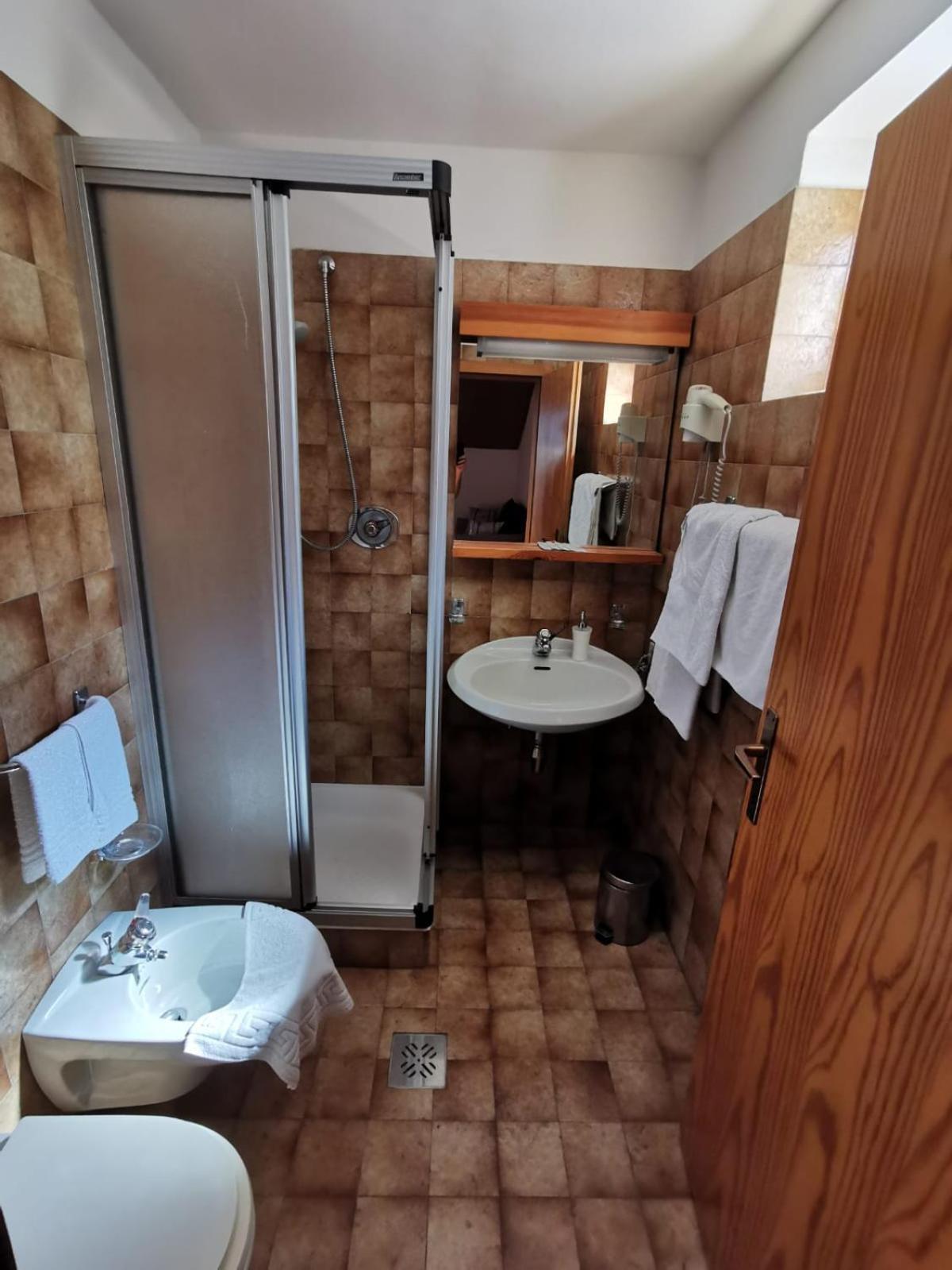 Hotel Eden Guesthouse マルレンゴ エクステリア 写真